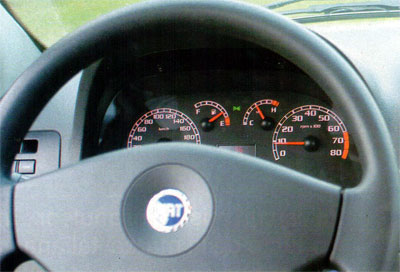 Chevrolet Corsa II CD 1.8 5p vs Fiat Palio 1.8 HLX 5p