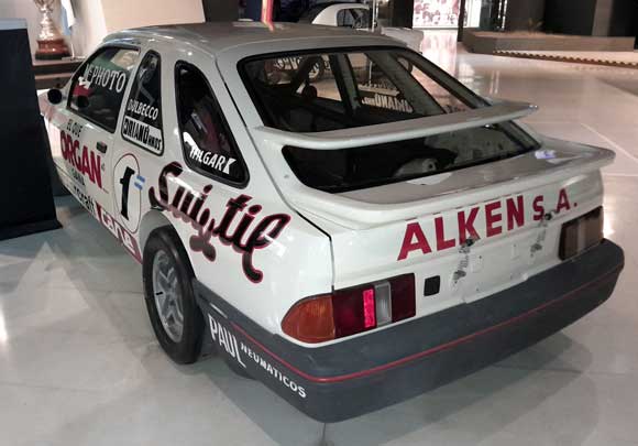 Ford Sierra XR4 Standard vs Ford Sierra TC 2000