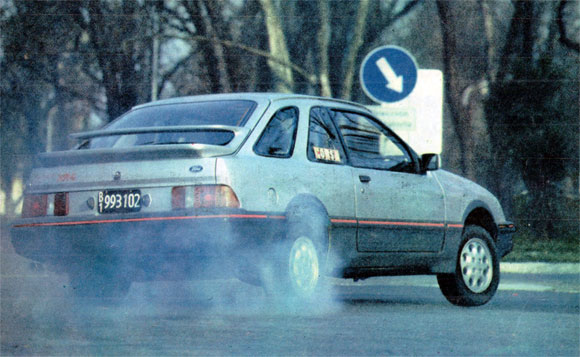 Ford Sierra XR4 por Cocho L&oacute;pez y Juan Mar&iacute;a Traverso