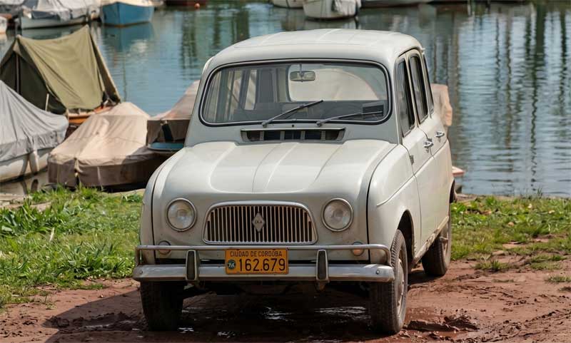 IKA Renault 4 L